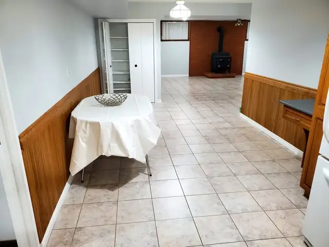 HUGE 2 BEDROOM BASEMENT RENTAL - Photo 2