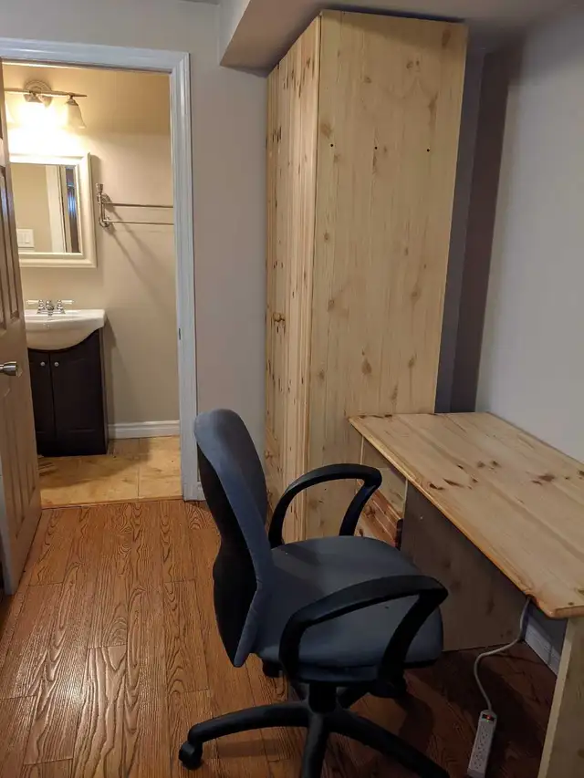 Furnished Bsmt bachelo/Separate entrance/Utilities included - Photo 4