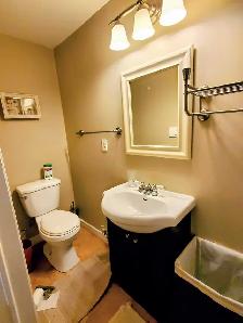 Furnished Bsmt bachelo/Separate entrance/Utilities included - Photo 5