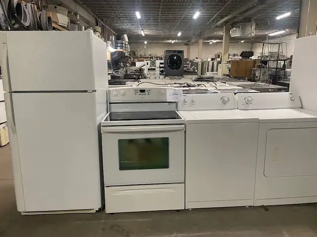 Cuisinière ,réfrigérateur ,laveuse sécheuse standards