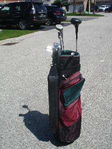 BEST DEAL NOW 8 RIGHT HAND GOLF CLUBS WITH SPALDING CARRIER BAG!