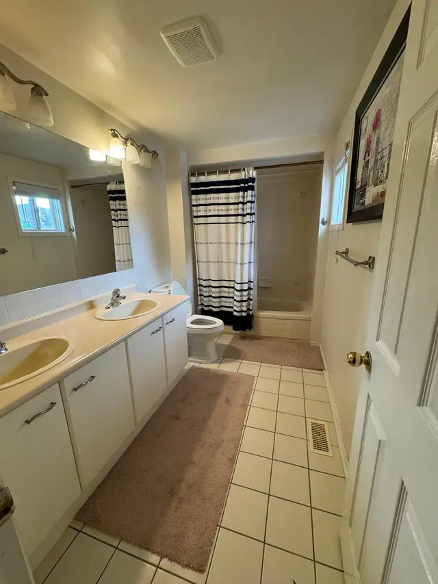 Private Fully Furnished Room for Rent in Erin Mills, Mississauga - Photo 3