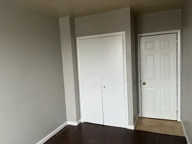 Bedroom for Rent in 3Bdr Apartment - Photo 2