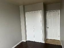 Bedroom for Rent in 3Bdr Apartment - Photo 2