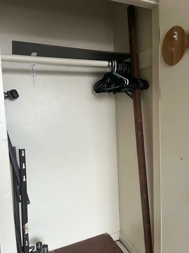 Bedroom for Rent in 3Bdr Apartment - Photo 3