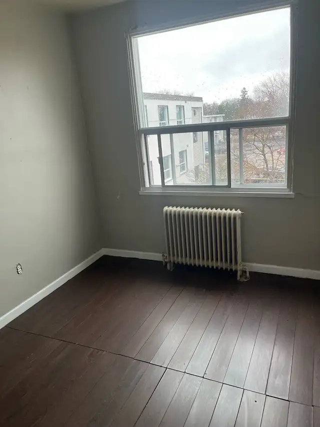 Bedroom for Rent in 3Bdr Apartment - Photo 5