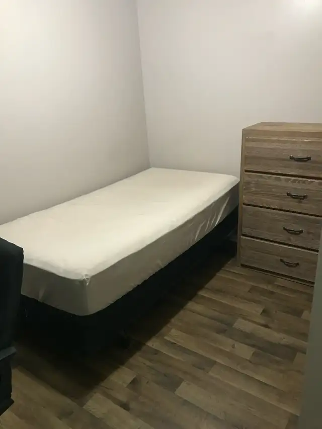 ONE BLOCK TO SASKPOLYTECH. 1 BEDROOM SUITE, 8 WEEK TENANCIES - Photo 2