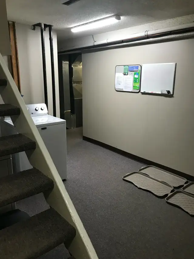 ONE BLOCK TO SASKPOLYTECH. 1 BEDROOM SUITE, 8 WEEK TENANCIES - Photo 9