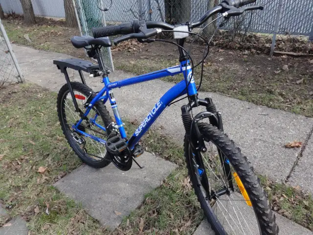 VÉLO SUPERCYCLE NITRO XT, DE 24 POUCES,EN TRÈS BON ÉTAT.