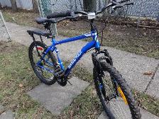 VÉLO SUPERCYCLE NITRO XT, DE 24 POUCES,EN TRÈS BON ÉTAT.