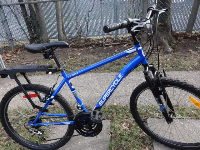 VÉLO SUPERCYCLE NITRO XT, DE 24 POUCES,EN TRÈS BON ÉTAT. - Photo 2