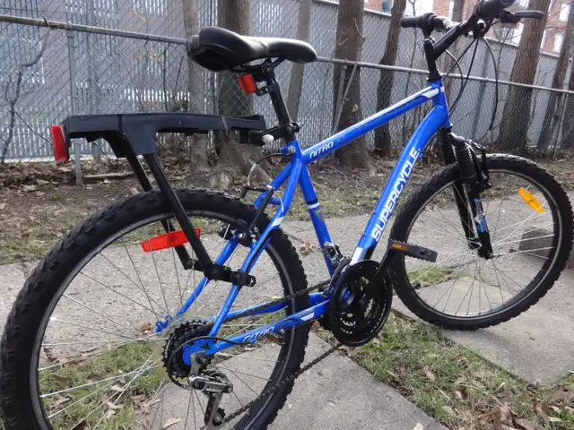 VÉLO SUPERCYCLE NITRO XT, DE 24 POUCES,EN TRÈS BON ÉTAT. - Photo 4