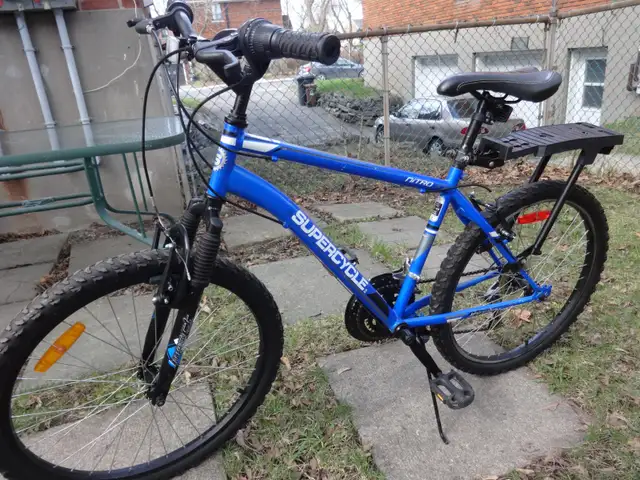 VÉLO SUPERCYCLE NITRO XT, DE 24 POUCES,EN TRÈS BON ÉTAT. - Photo 5
