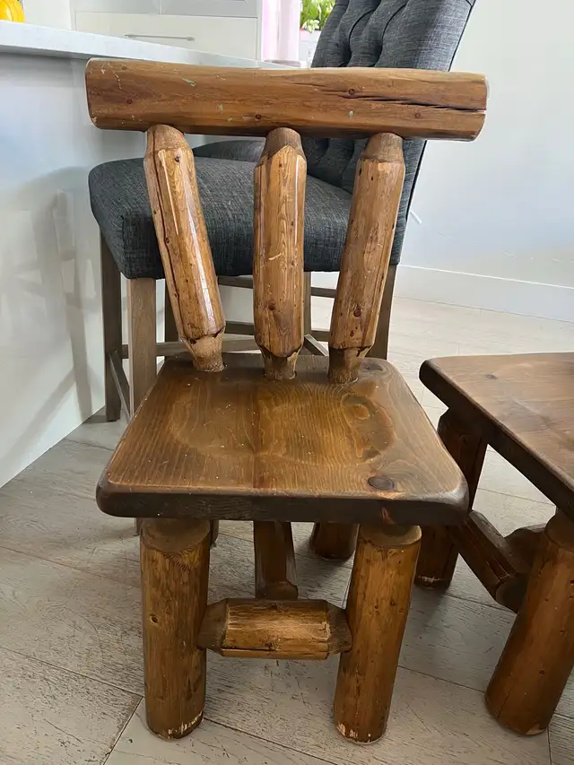 Very solid vintage farmhouse wood chairs - Photo 2