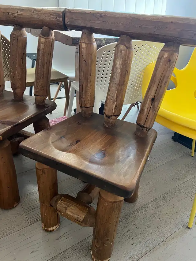 Very solid vintage farmhouse wood chairs - Photo 3