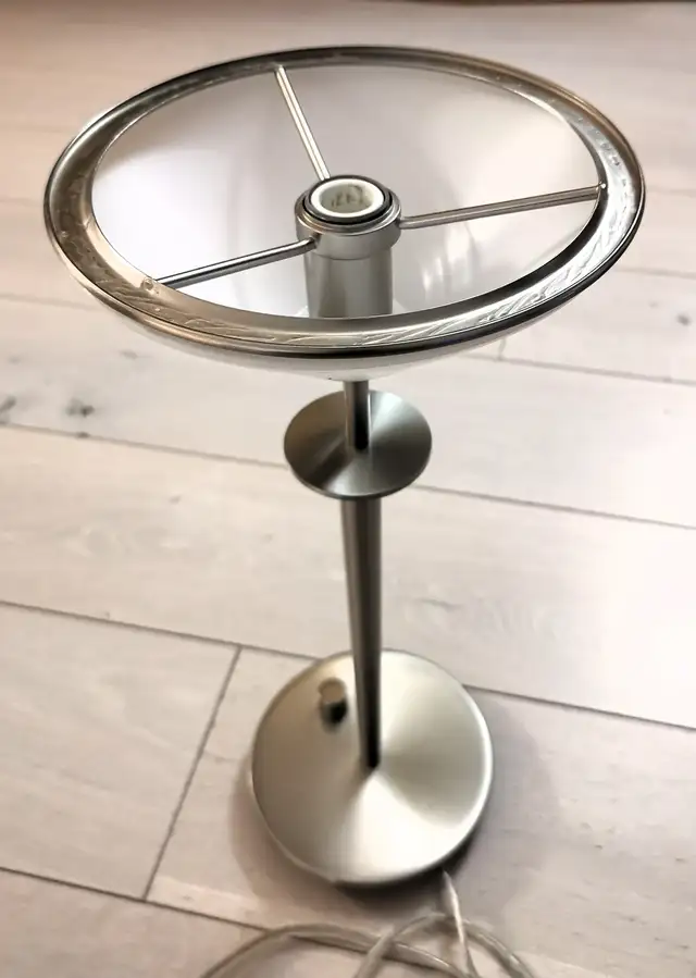 Modern Style Metal Table Lamp - Photo 4