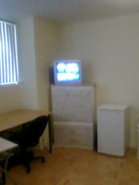 FURNISHED ROOM IN THORNCLIFFE PARK DR. WIFI AND TV - Photo 3