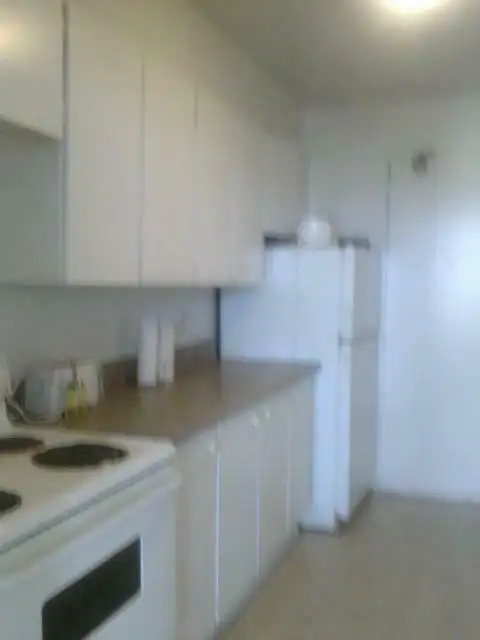 FURNISHED ROOM IN THORNCLIFFE PARK DR. WIFI AND TV - Photo 4