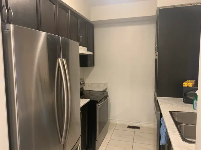 Large Room for rent (Barrie - Mapleview & Essa) - Photo 7