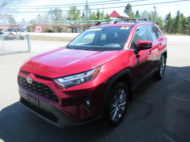2023 Toyota RAV4 XLE w/ Upgrade Package | 19's | Leather | Memor - Photo 4