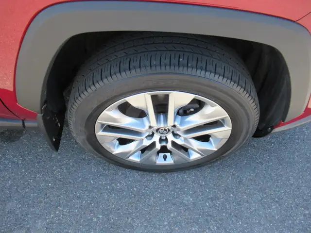 2023 Toyota RAV4 XLE w/ Upgrade Package | 19's | Leather | Memor - Photo 5