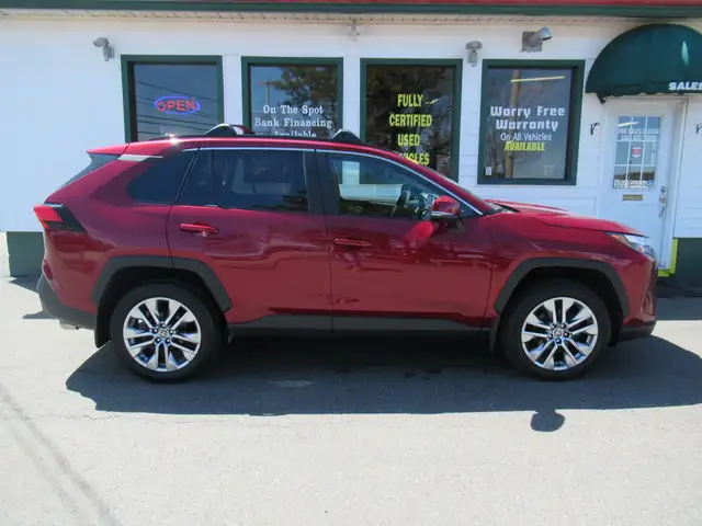 2023 Toyota RAV4 XLE w/ Upgrade Package | 19's | Leather | Memor - Photo 6