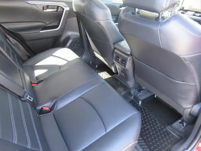 2023 Toyota RAV4 XLE w/ Upgrade Package | 19's | Leather | Memor - Photo 9