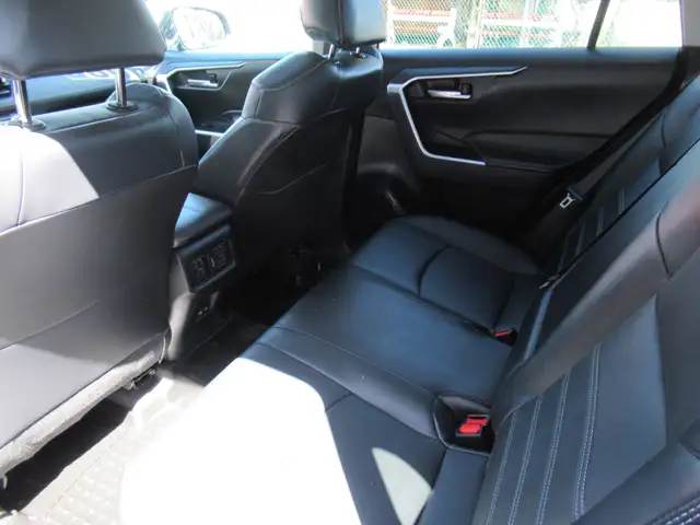 2023 Toyota RAV4 XLE w/ Upgrade Package | 19's | Leather | Memor - Photo 16