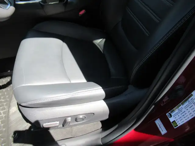 2023 Toyota RAV4 XLE w/ Upgrade Package | 19's | Leather | Memor - Photo 19