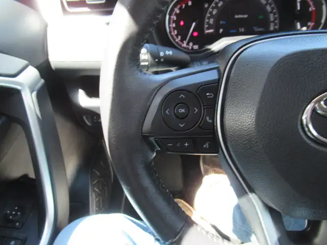 2023 Toyota RAV4 XLE w/ Upgrade Package | 19's | Leather | Memor - Photo 24