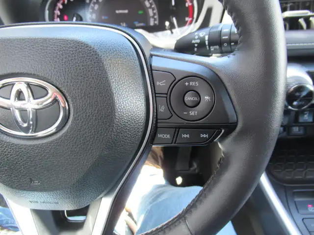 2023 Toyota RAV4 XLE w/ Upgrade Package | 19's | Leather | Memor - Photo 25