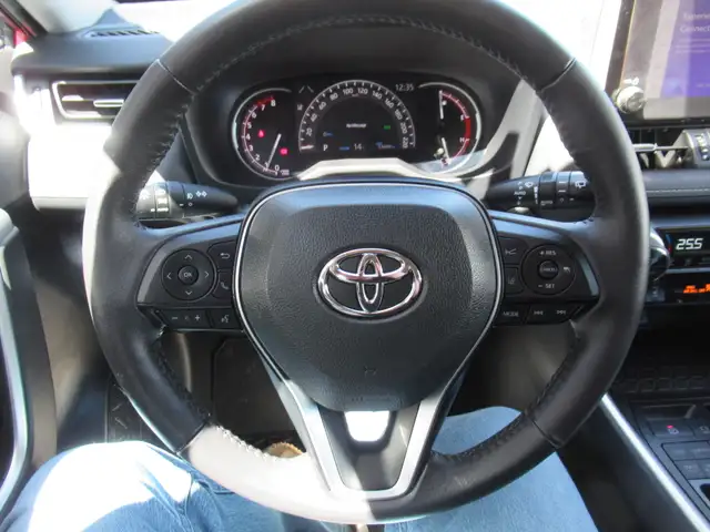 2023 Toyota RAV4 XLE w/ Upgrade Package | 19's | Leather | Memor - Photo 26