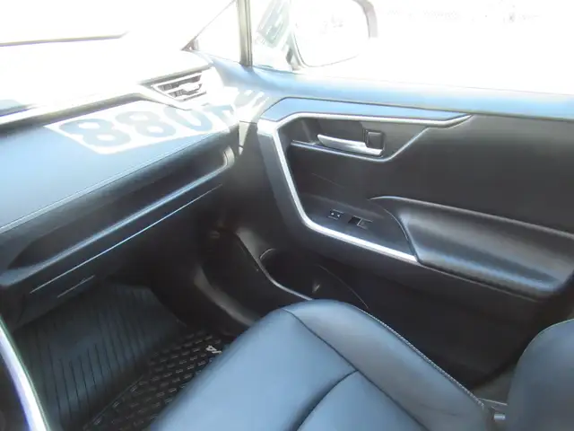 2023 Toyota RAV4 XLE w/ Upgrade Package | 19's | Leather | Memor - Photo 30