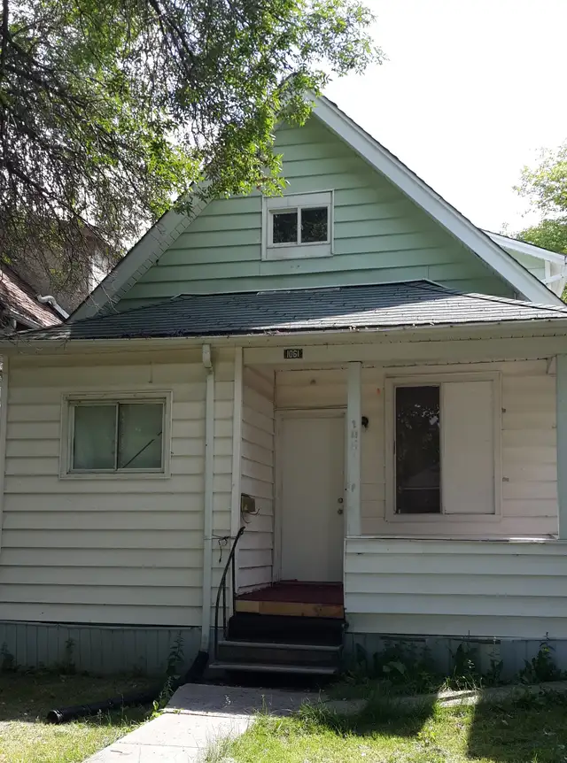 3-bedroom house in washington park ,Regina for rent