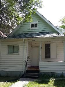 3-bedroom house in washington park ,Regina for rent