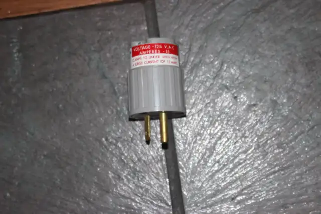 Voltage Spike Protector G.E. MOV Varistor - Photo 2