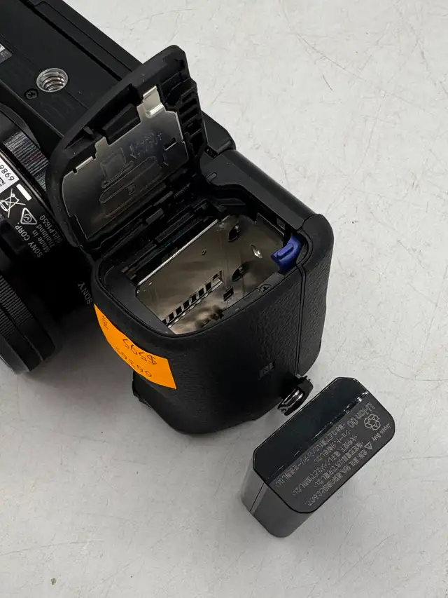 Sony Mirrorless A6100 Camera with 16-50mm Lens - Photo 5