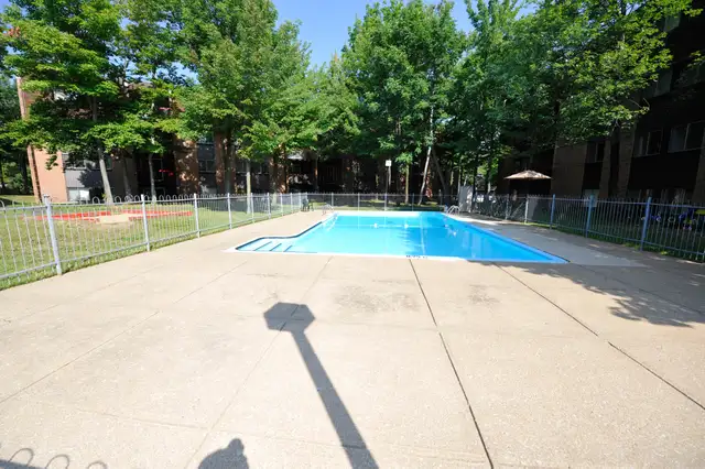 4 1/2 Charny Tout inclus Piscine septembre - Photo 2