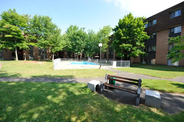 4 1/2 Charny Tout inclus Piscine septembre - Photo 3