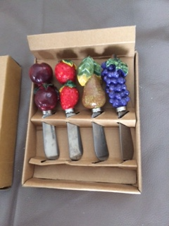 4COUTEAUX NEUFS  ÀFROMAGE CUISINE DANS SON BEAU SAC CADEAU$10.00 - Photo 2