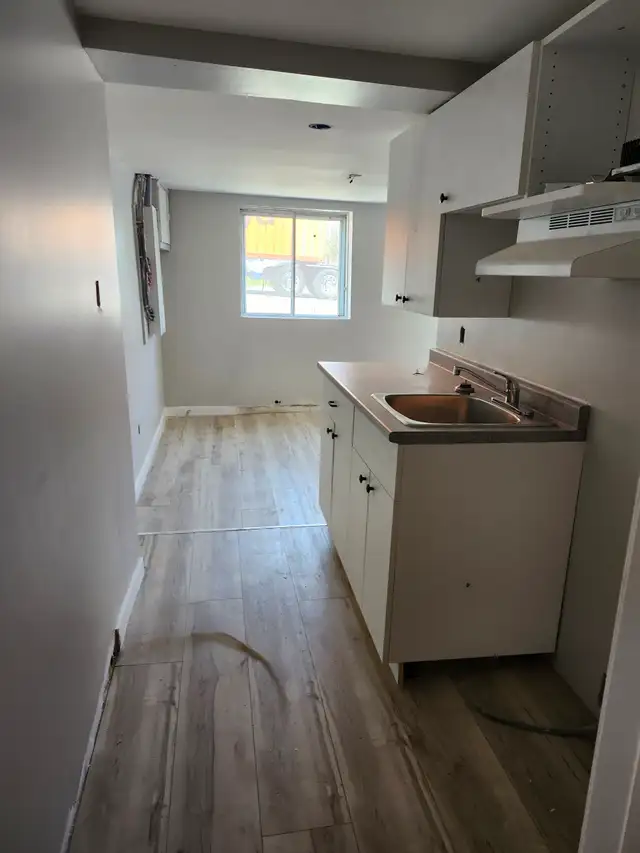 220A King St W - Newly Renovated Studio West, Util incl - Photo 5