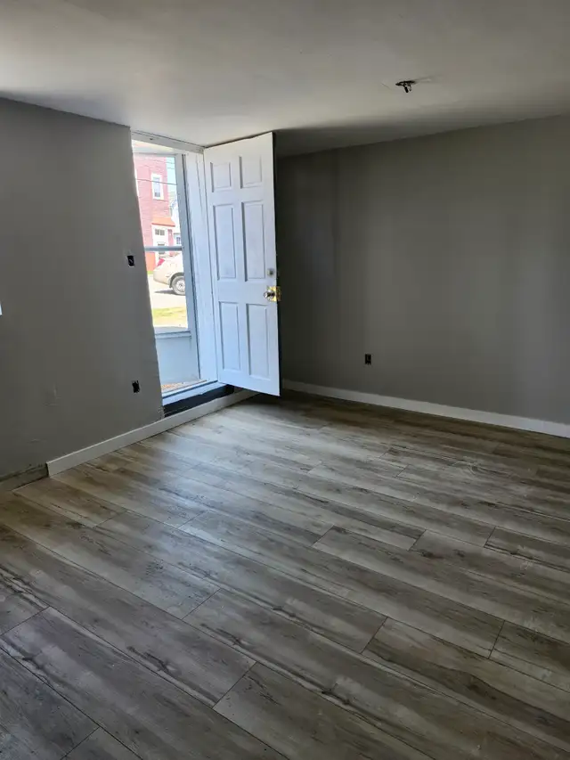 220A King St W - Newly Renovated Studio West, Util incl - Photo 7