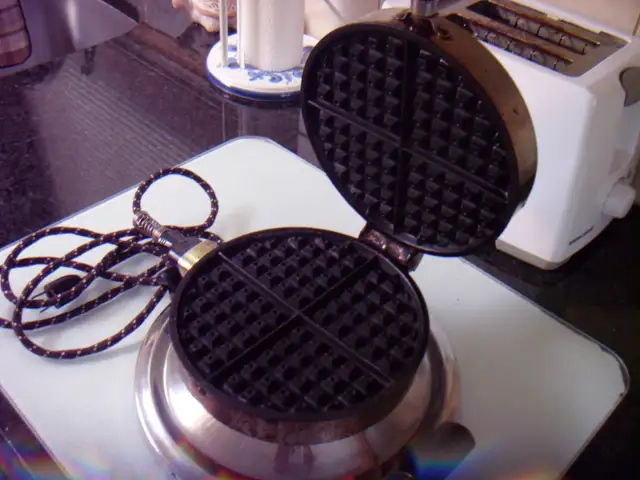 vintage antique westinghouse waffle maker - Photo 2