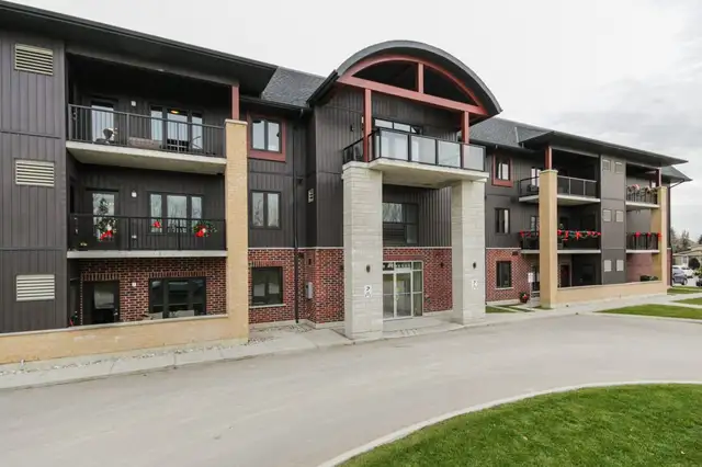 Luxury 1 Bedroom   Den Apartment in Exeter - 6 Appliances