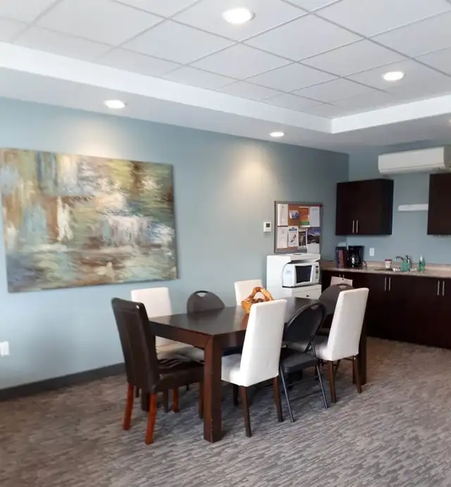 Luxury 1 Bedroom   Den Apartment in Exeter - 6 Appliances - Photo 6