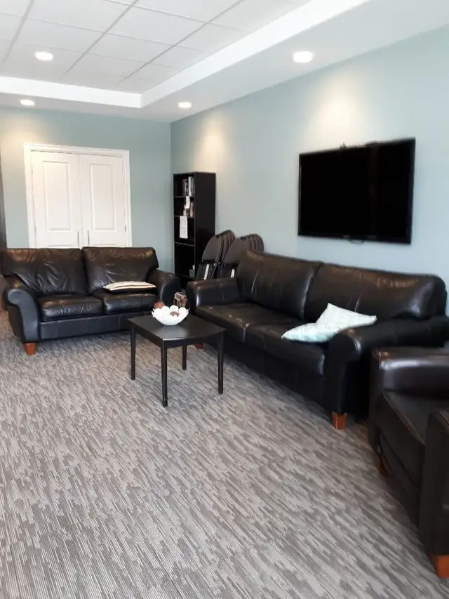 Luxury 1 Bedroom   Den Apartment in Exeter - 6 Appliances - Photo 8