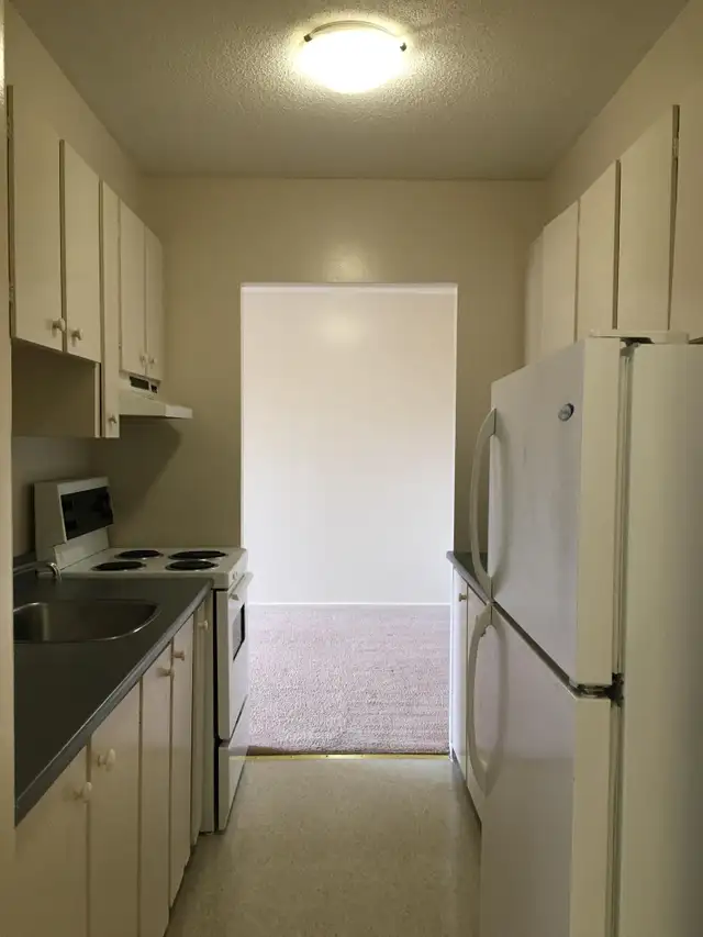 JULY 1st 2 BEDROOM - $1799 - Photo 5