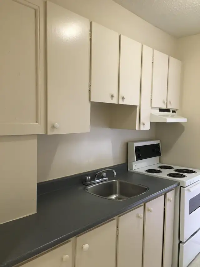 JULY 1st 2 BEDROOM - $1799 - Photo 6