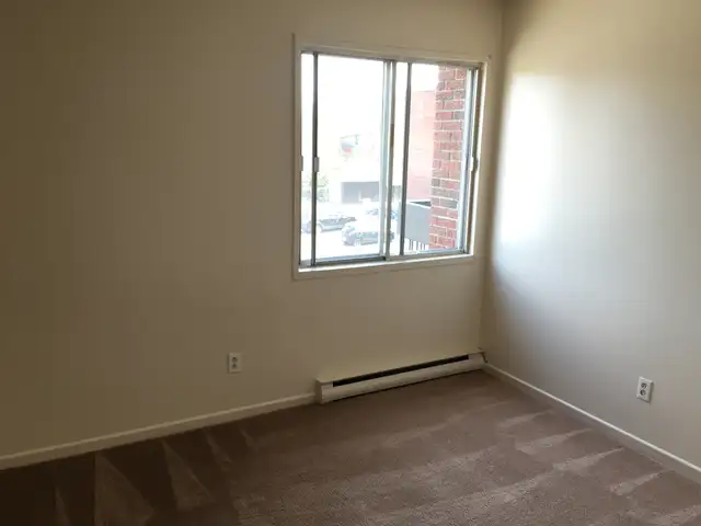 JULY 1st 2 BEDROOM - $1799 - Photo 9