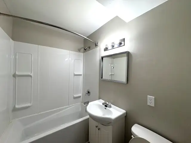 26-020 Spacious 1 bed apartment - Heat HW & Water Inc! - Photo 6